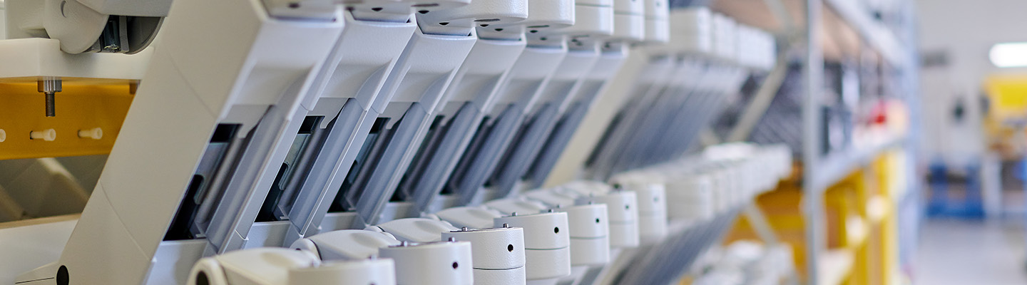 Viele medizinische Tragarme nebeneinander aufgeh?ngt